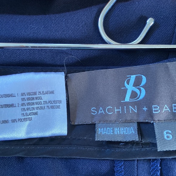 colorblocking in navy and dark gray. 2 side pockets, zipper in front. - Picture 4 of 4